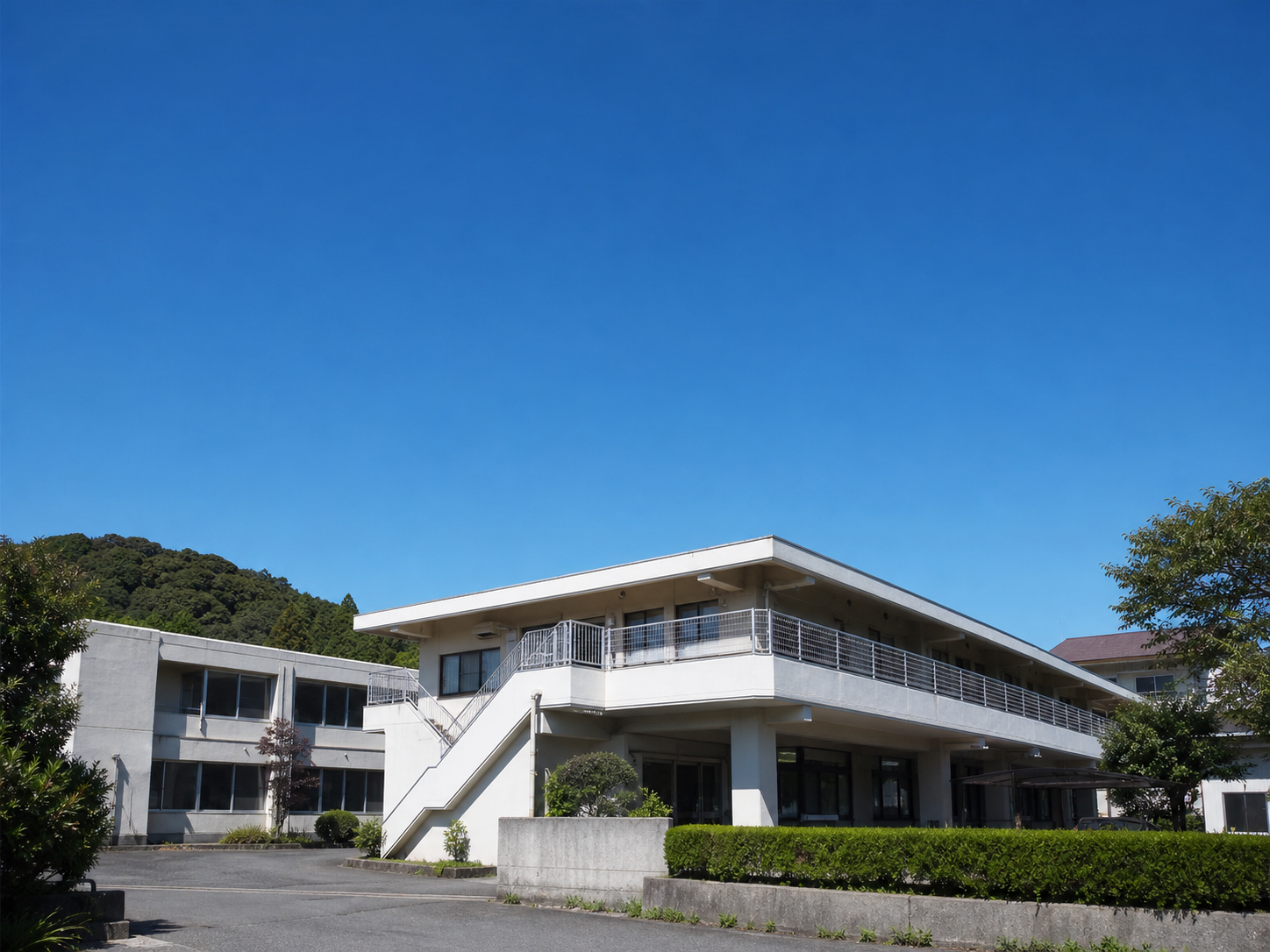 改善前の架空の介護施設ホームページ
